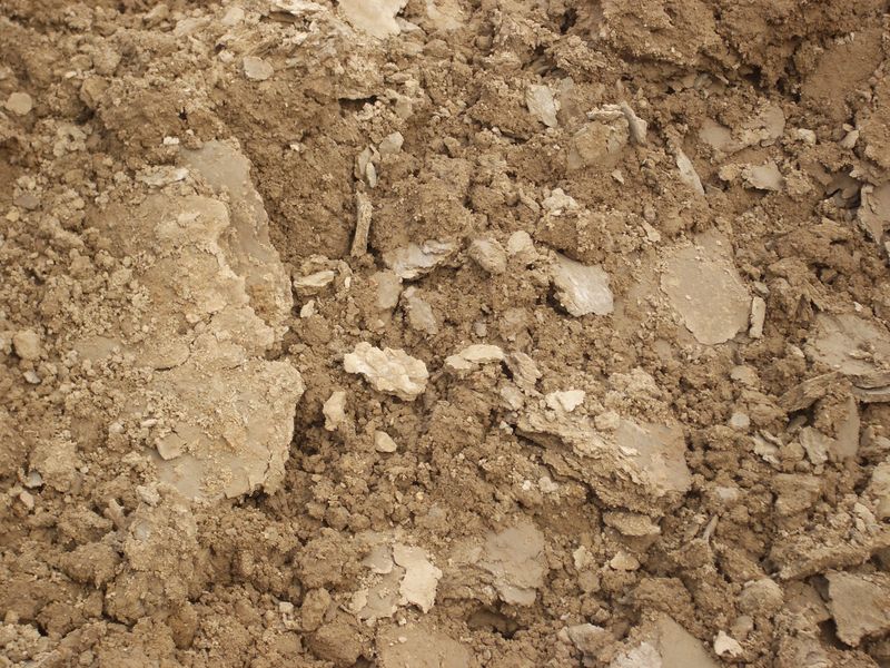 Milled building clay, earth-moist
